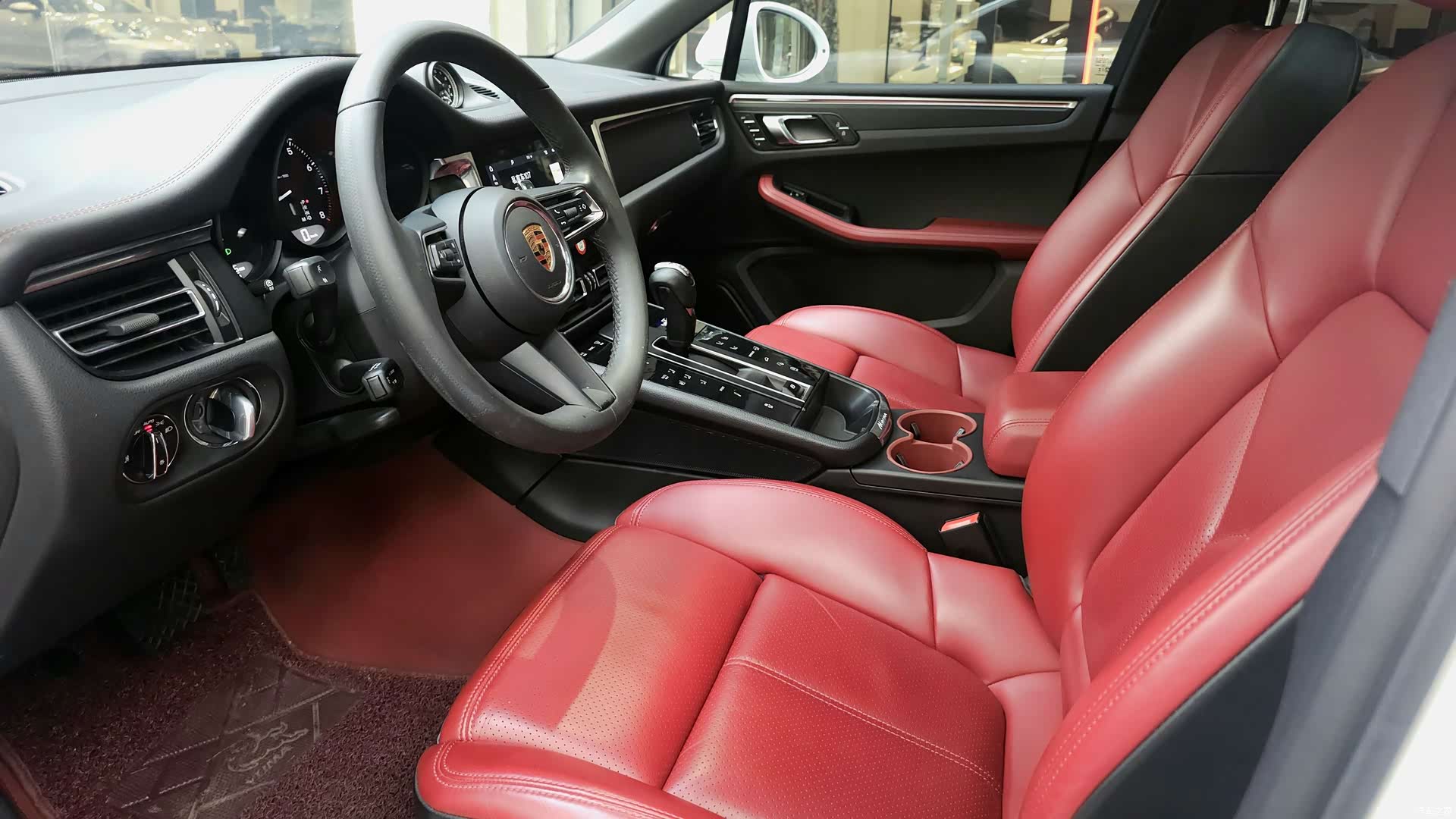 Porsche Macan, 2024 6