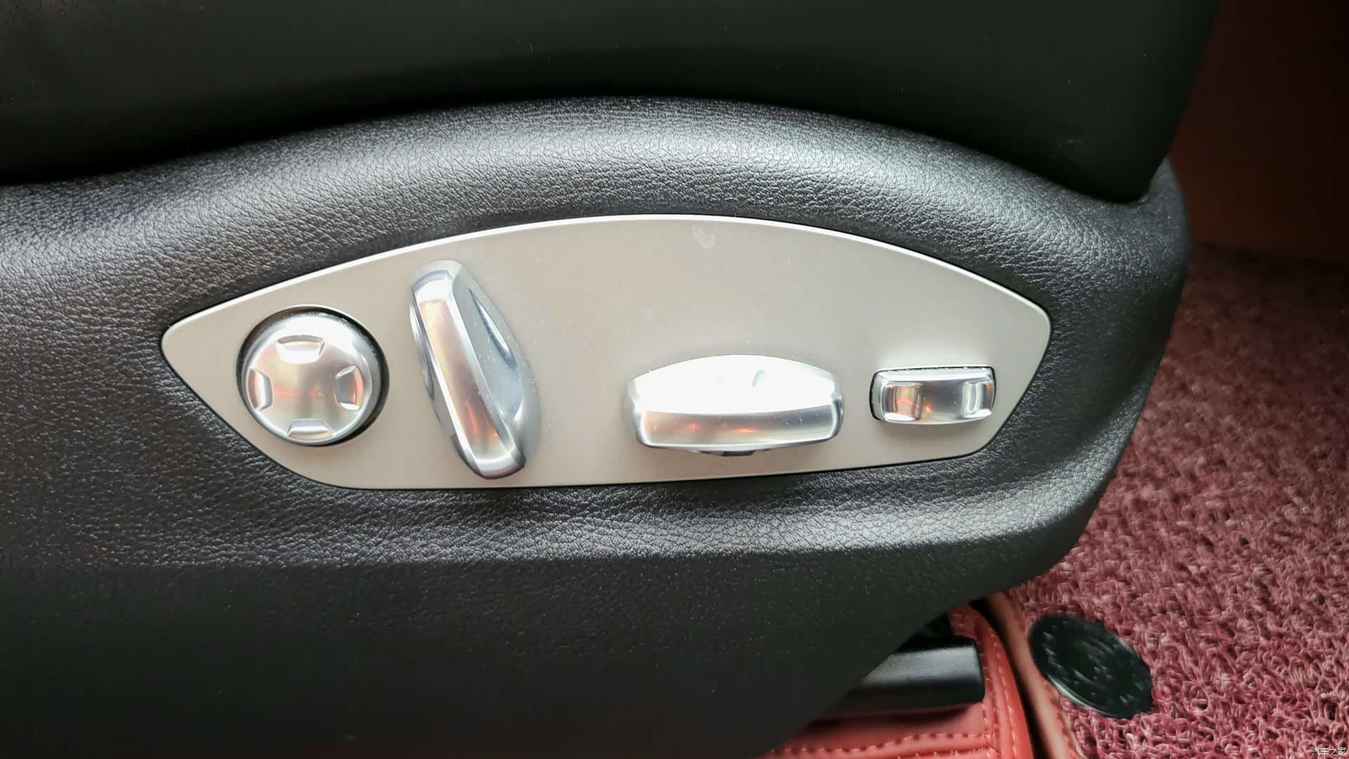 Porsche Macan, 2024 8