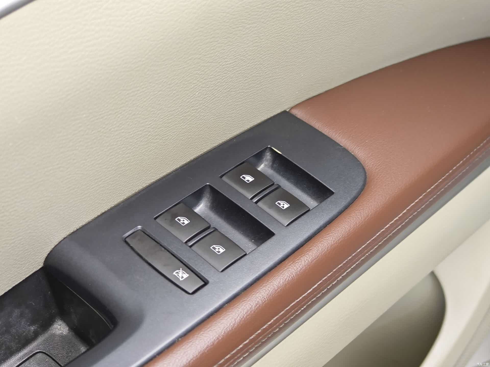 Buick GL8, 2015 9
