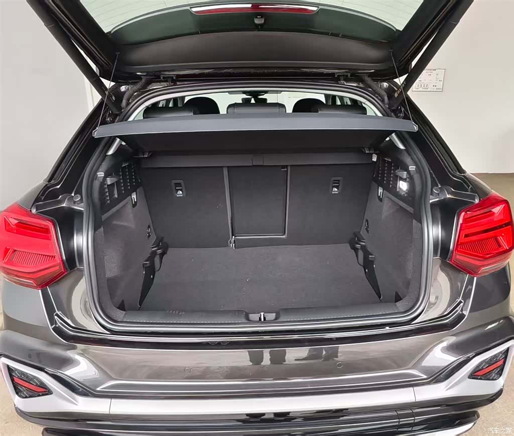 Audi Q2L, 2024 13