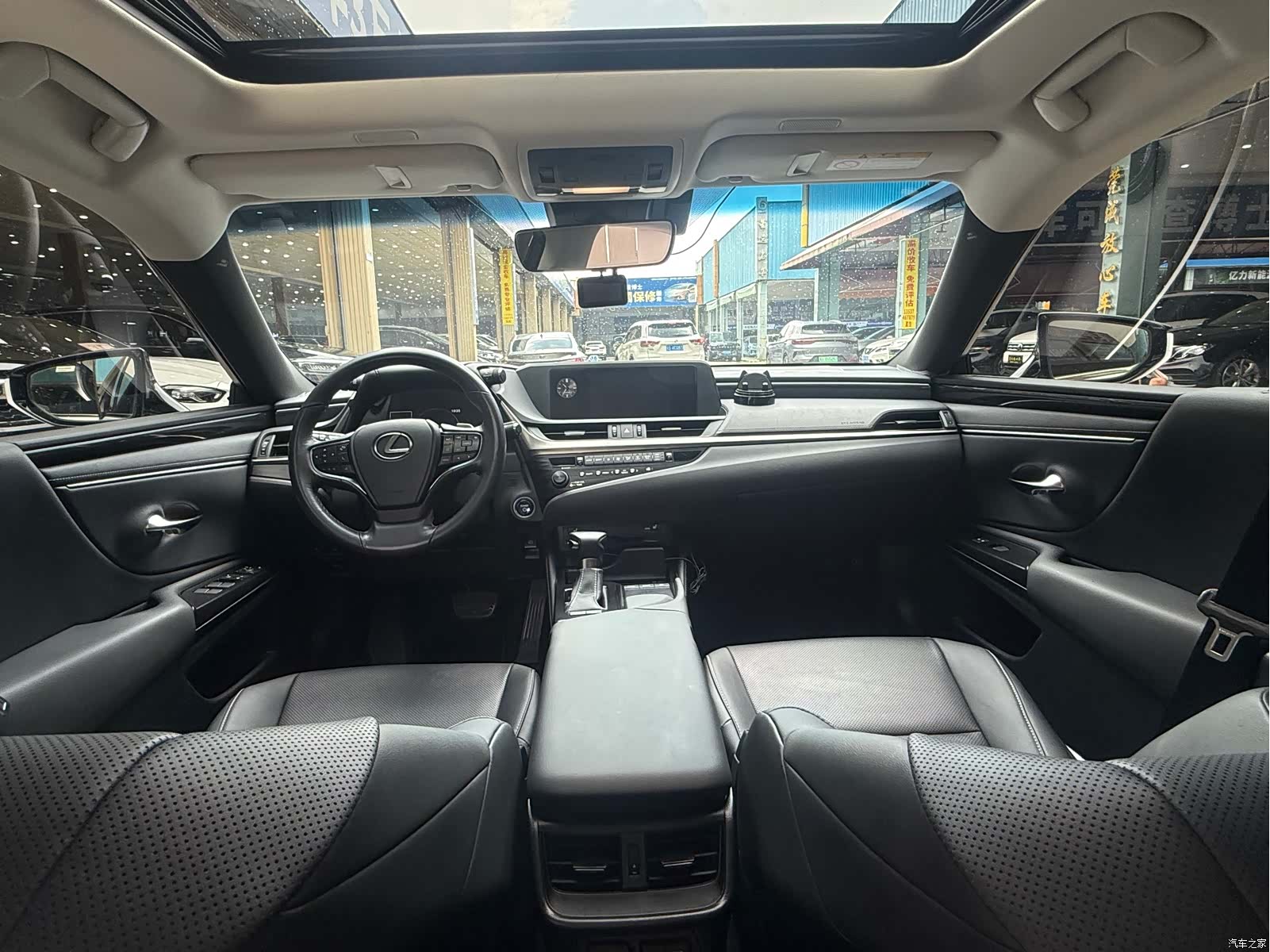 Lexus ES, 2019 10