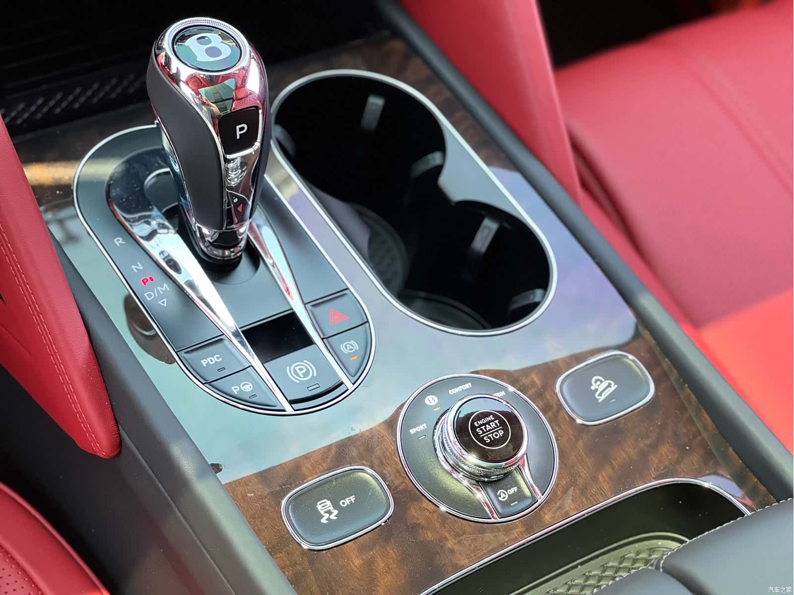 Bentley Bentayga, 2023 19