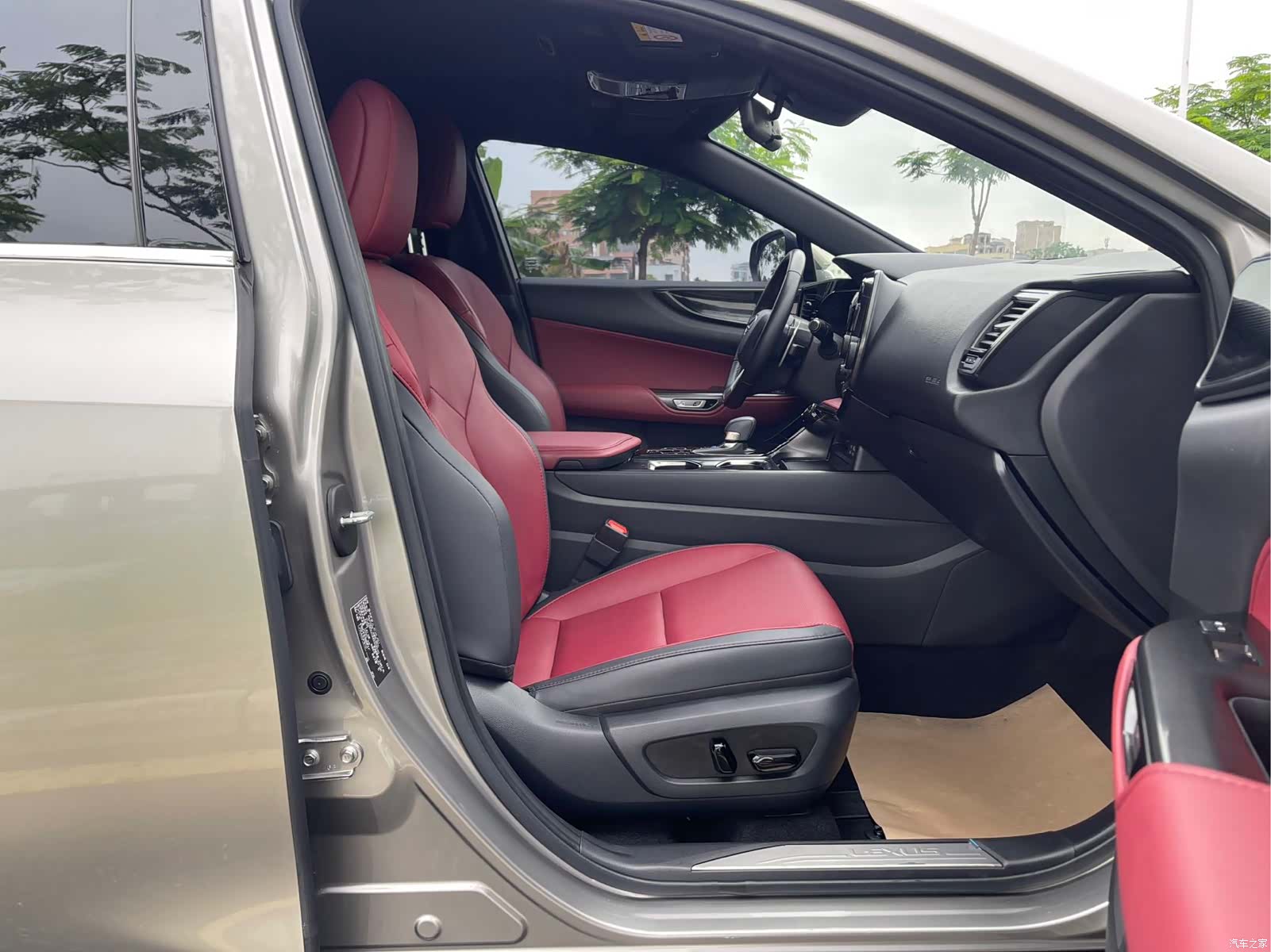 Lexus NX, 2022 10
