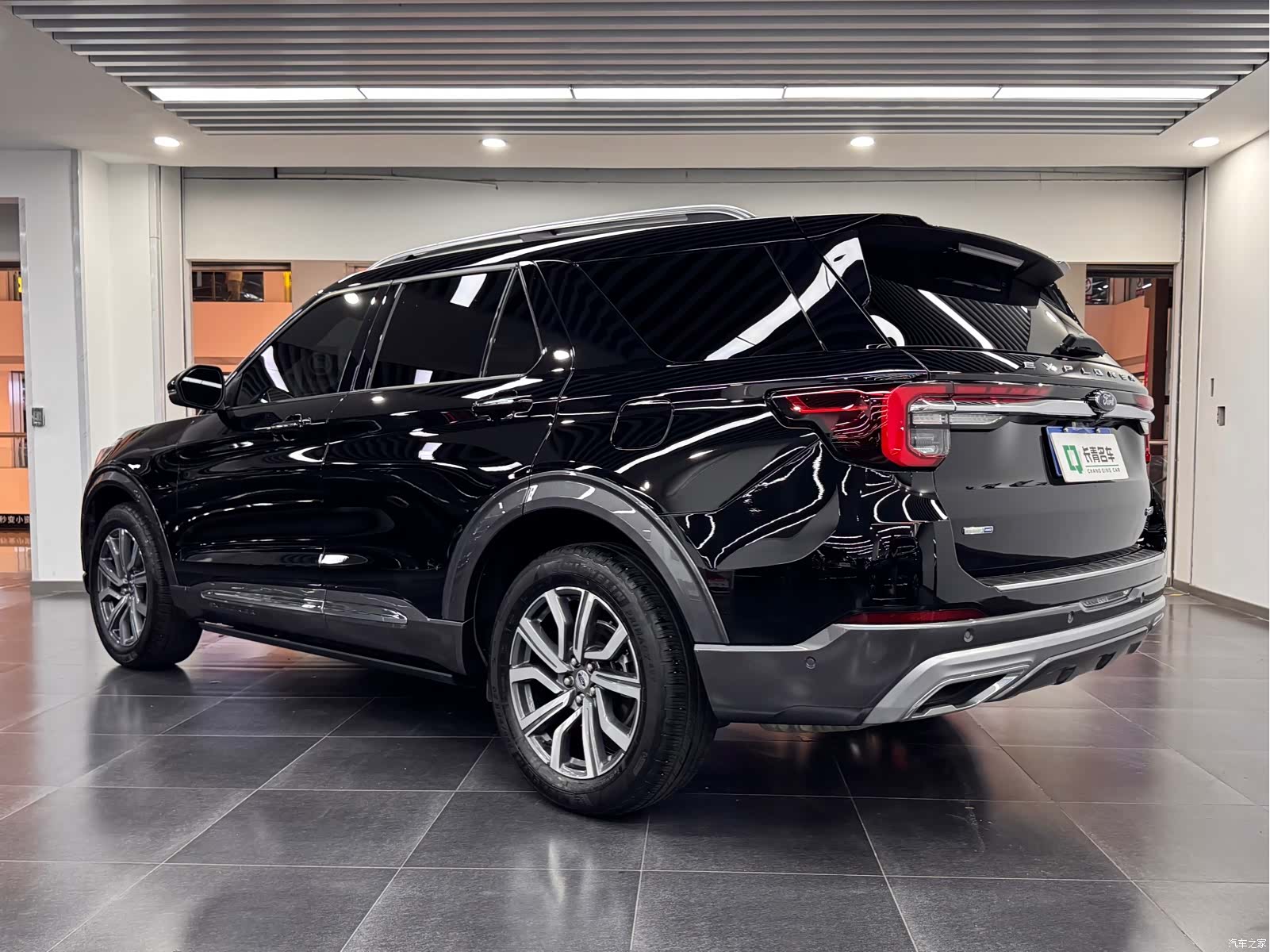 Ford Explorer, 2023 4