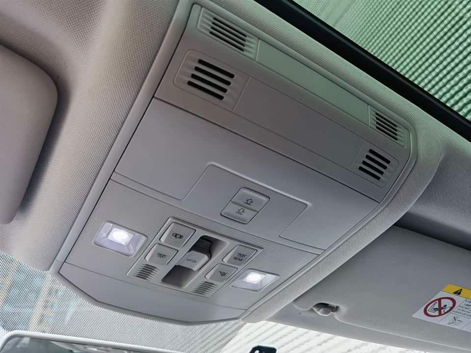 Volkswagen T-ROC exploring Songs