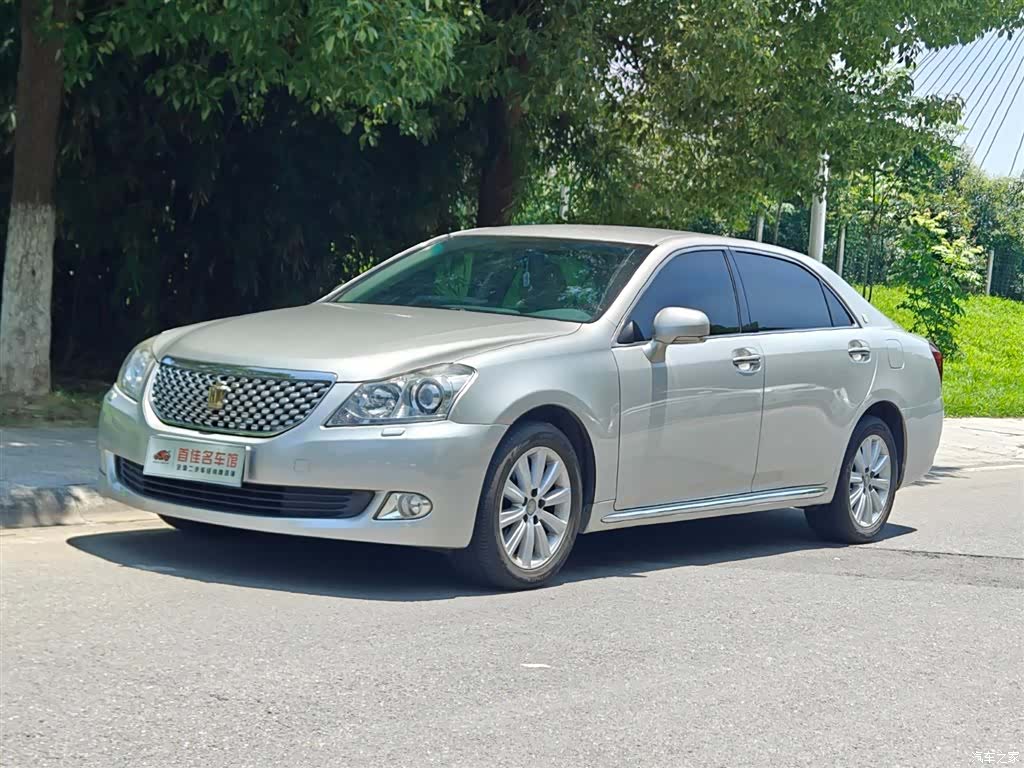 Toyota Crown, 2011 1