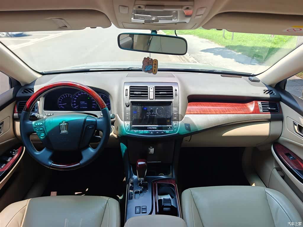 Toyota Crown, 2011 12