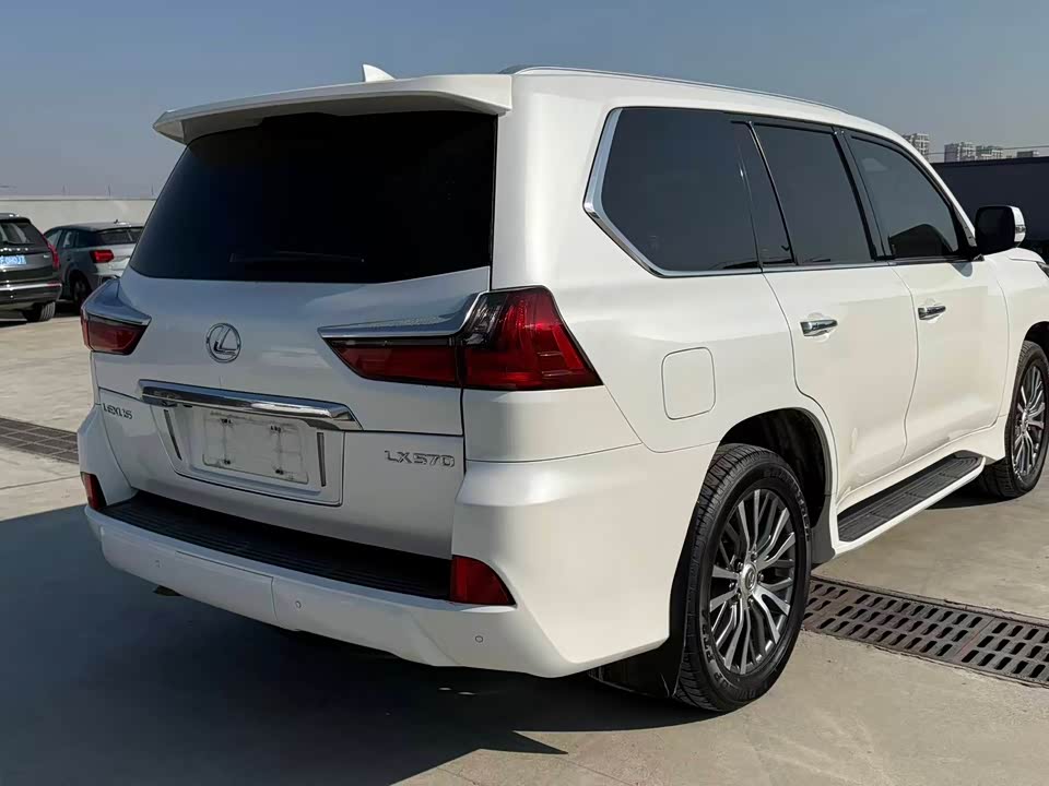 Lexus LX