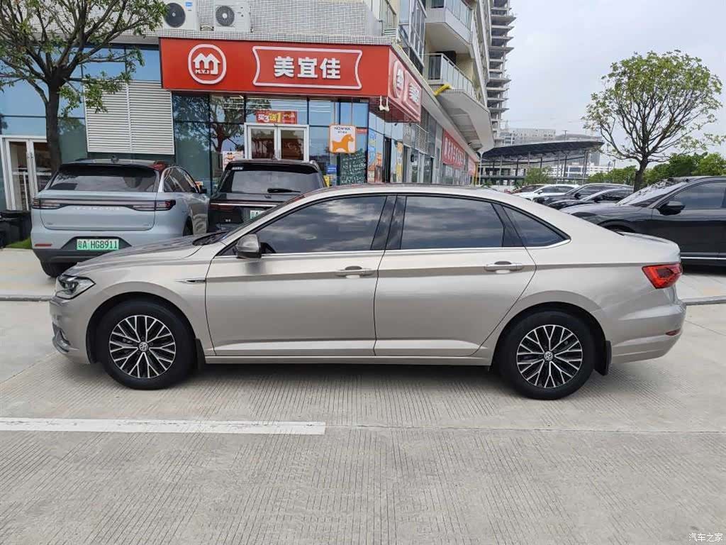 Volkswagen Sagitar, 2020 7