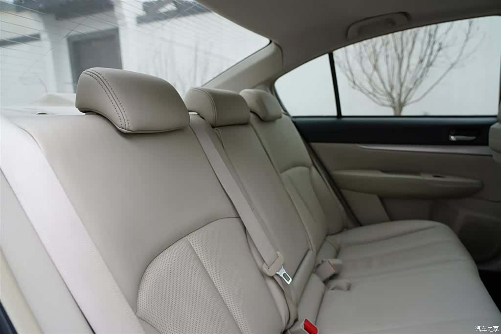 Subaru Legacy, 2011 28