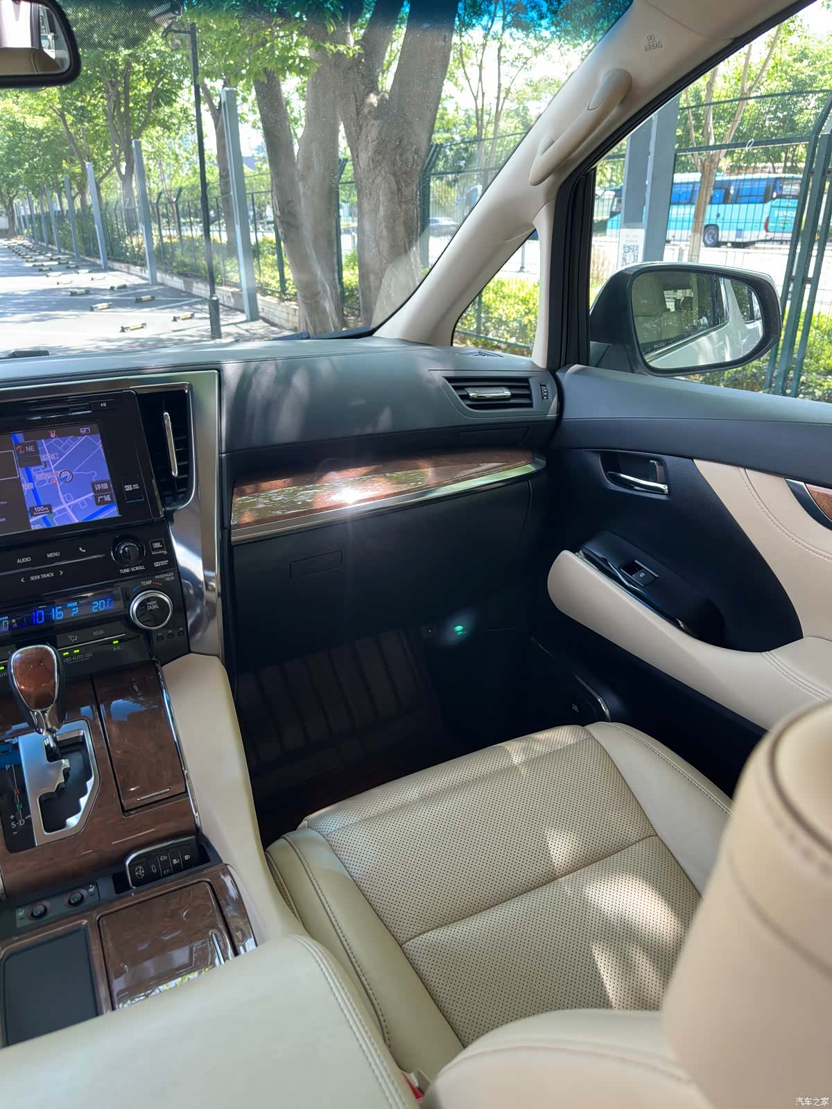 Toyota Alphard, 2017 21