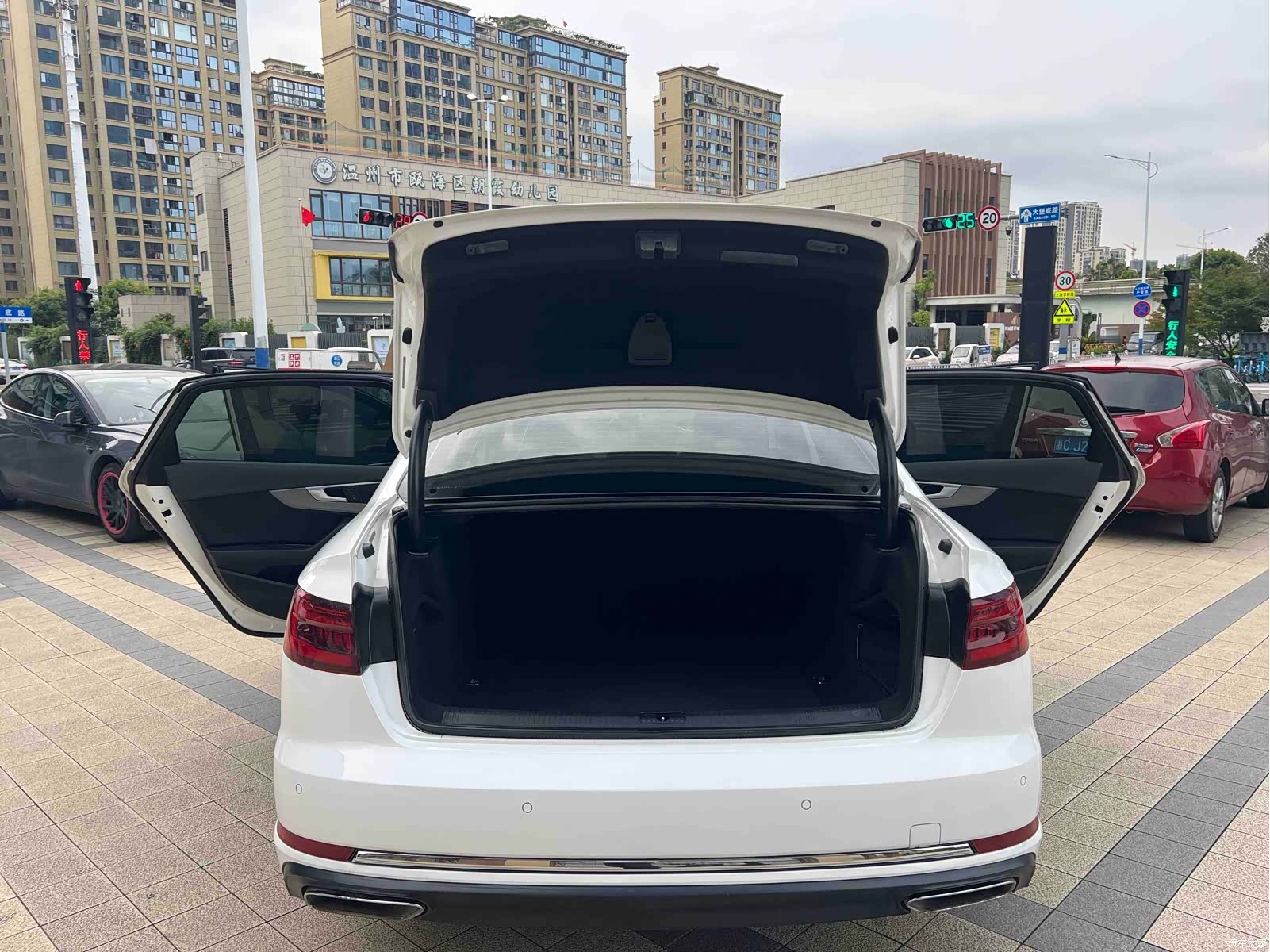 Audi A4L, 2019 14