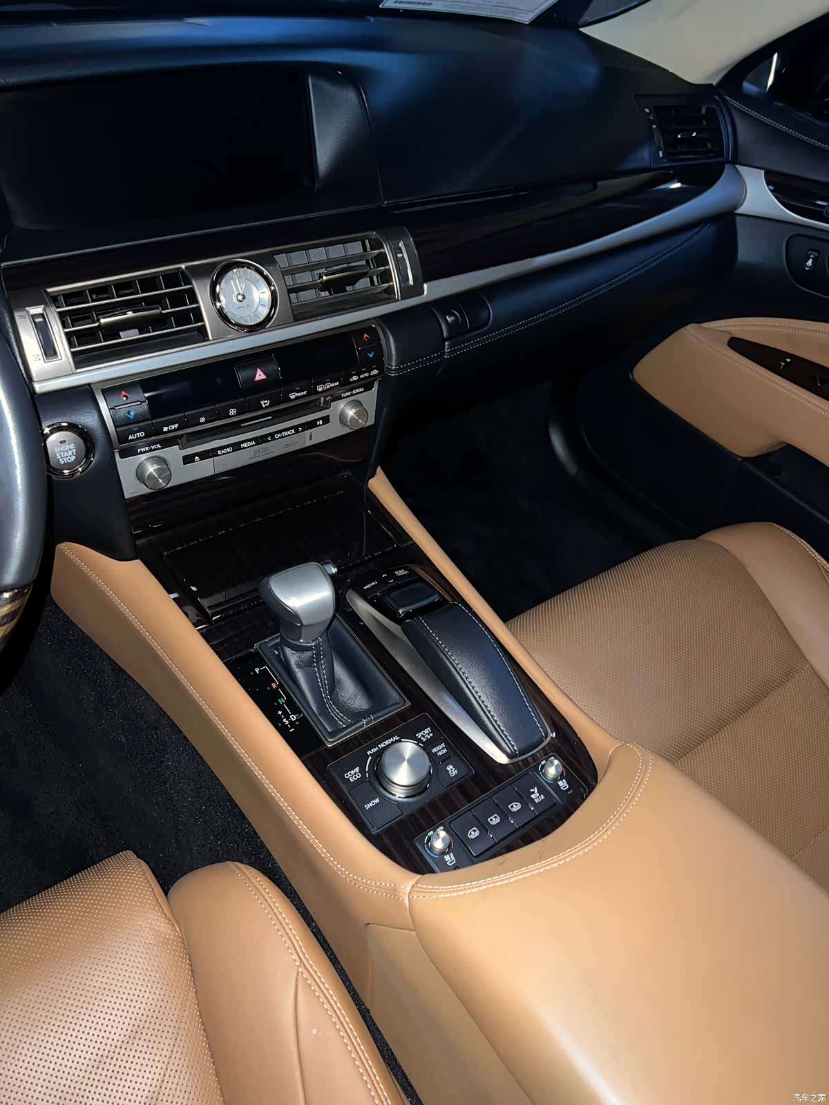 Lexus LS, 2015 12