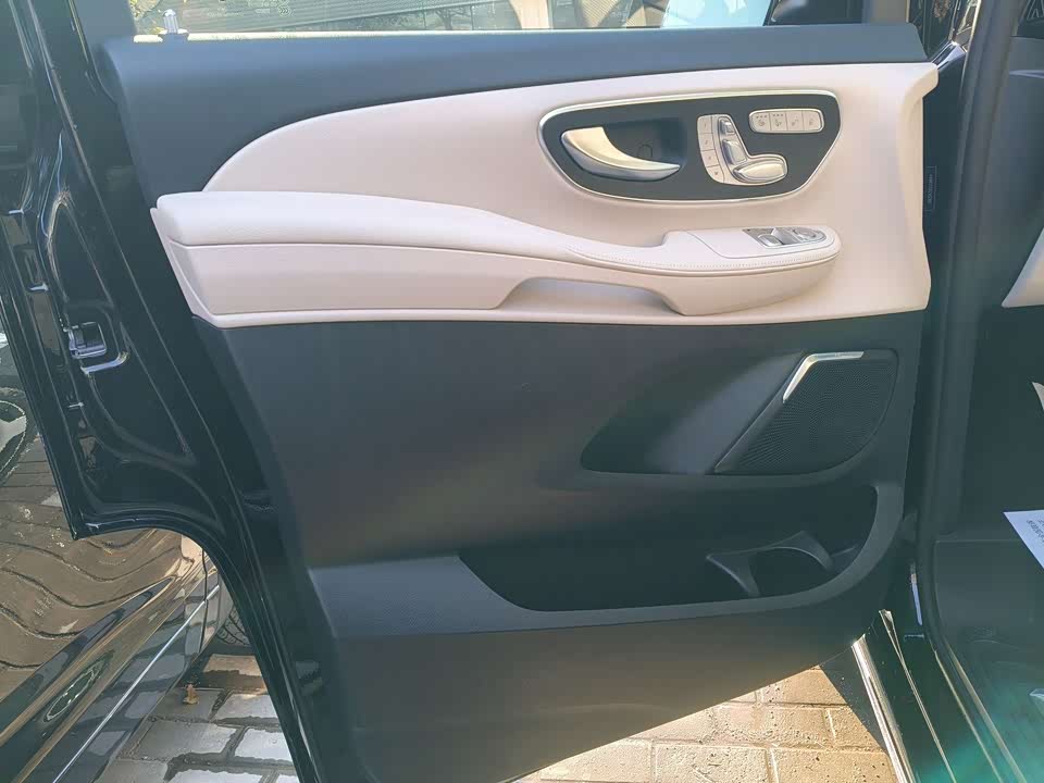 Mercedes-Benz V-class