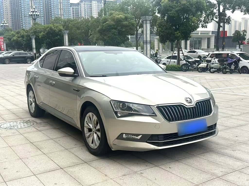 Skoda Superb, 2018 4