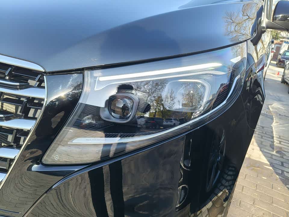 Mercedes-Benz V-class