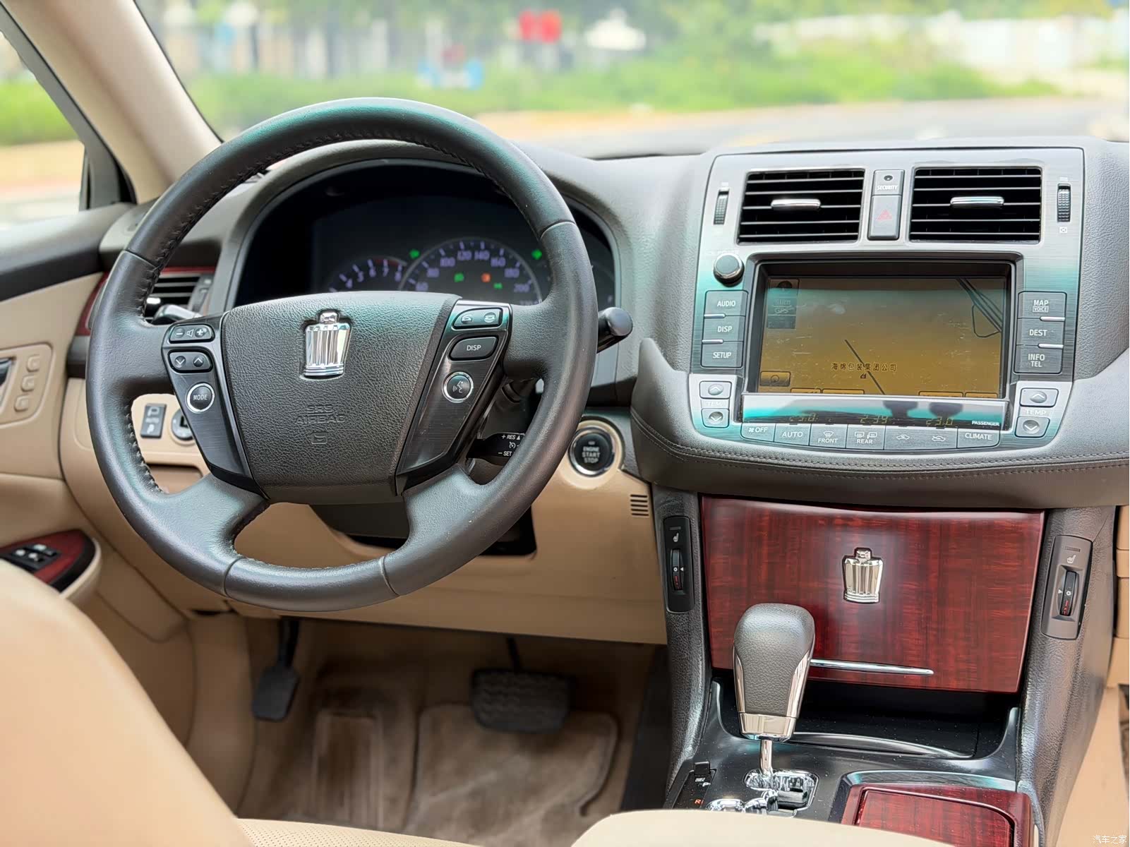 Toyota Crown, 2010 6