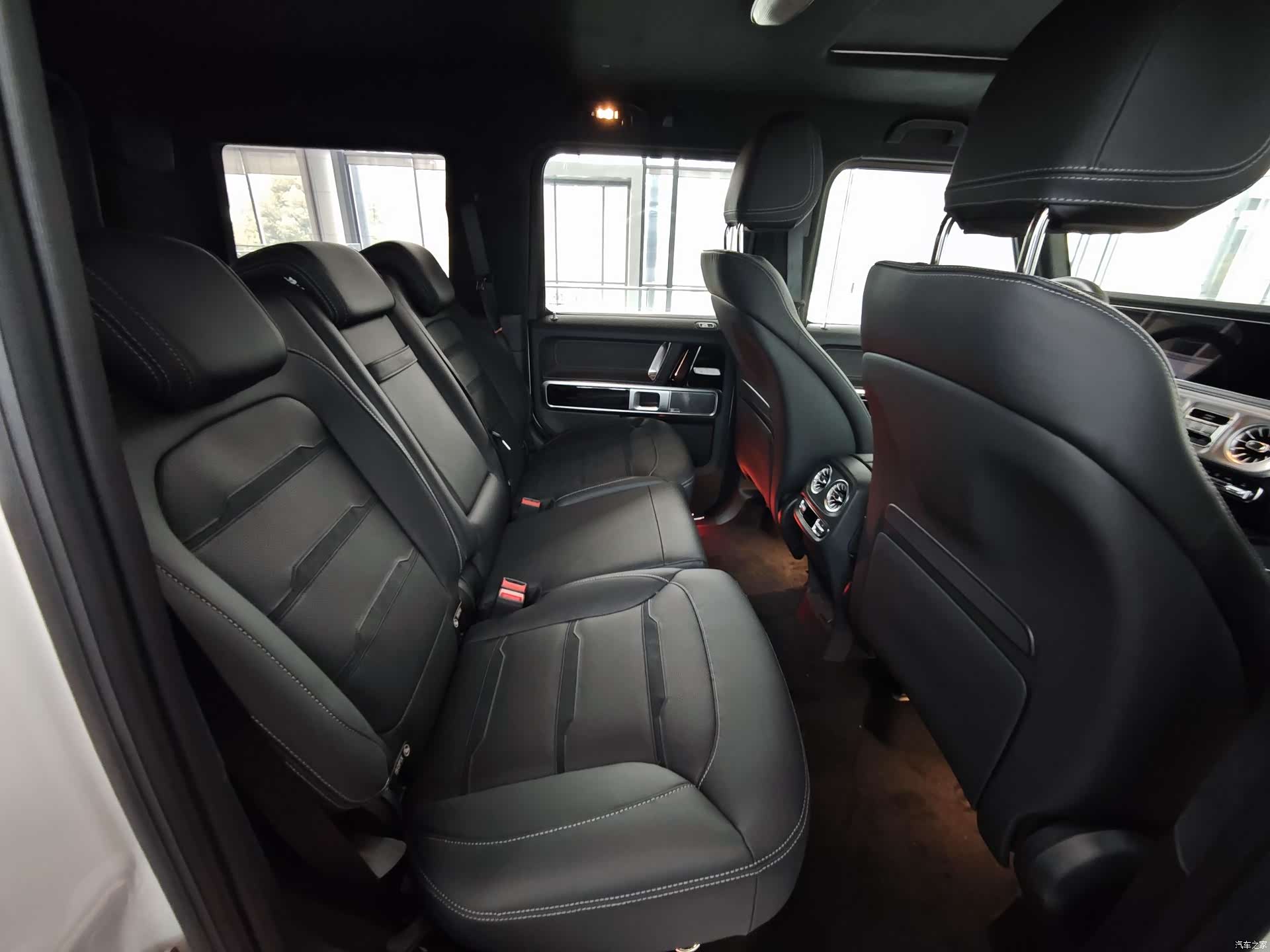 Mercedes-Benz G-Class, 1900 12