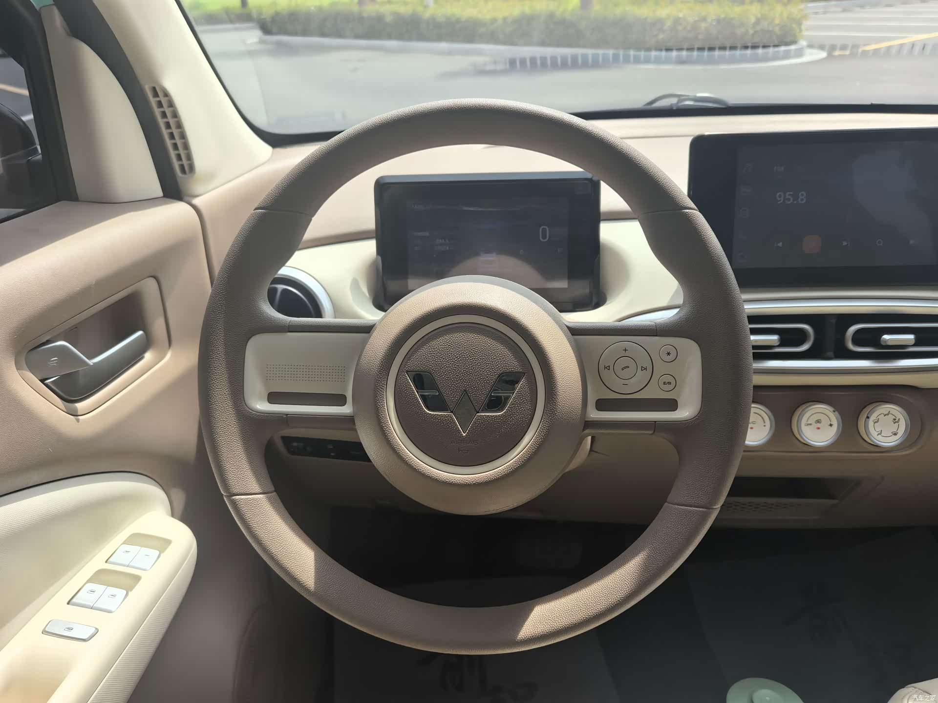 Wuling MINIEV, 2025 13