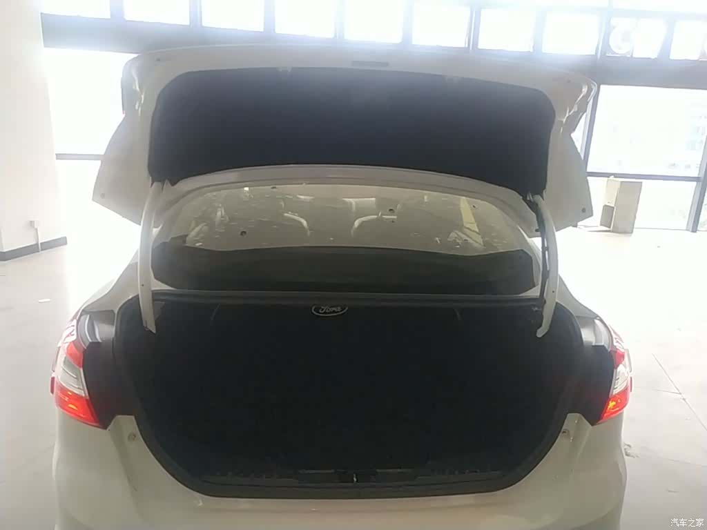 Ford Focus, 2015 19
