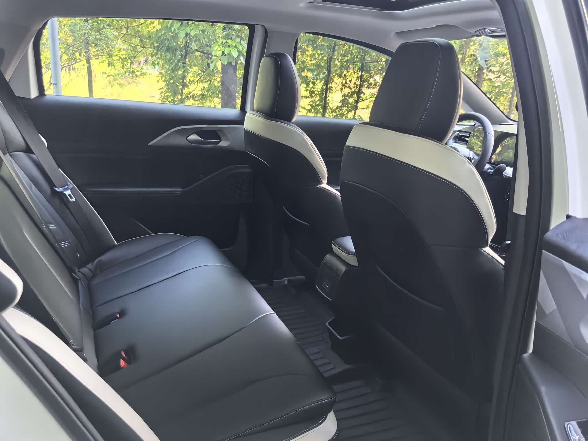 Geely E, 2023 10