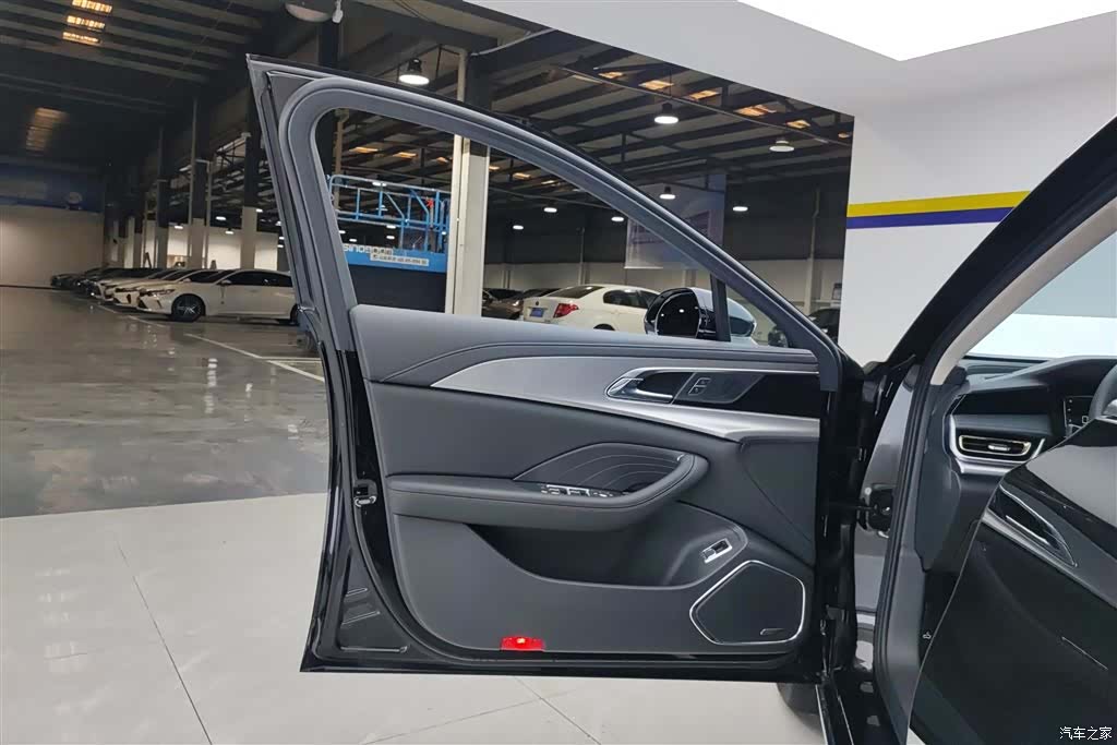 Hongqi H5, 2024 7