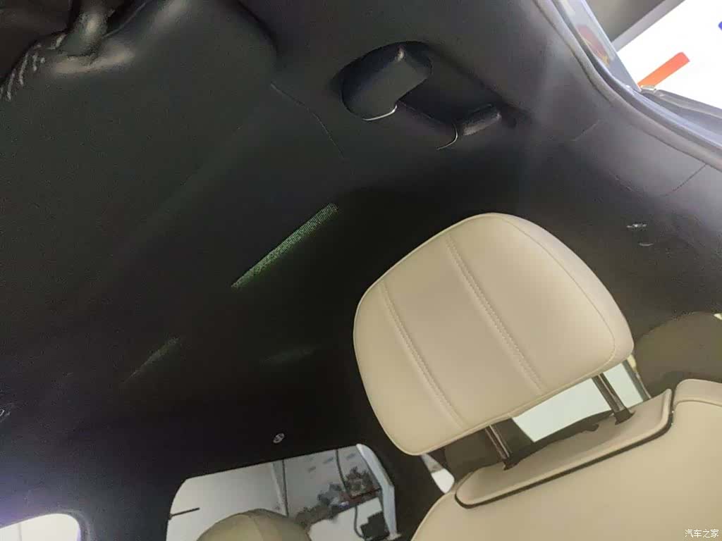 Bentley Bentayga, 2023 10