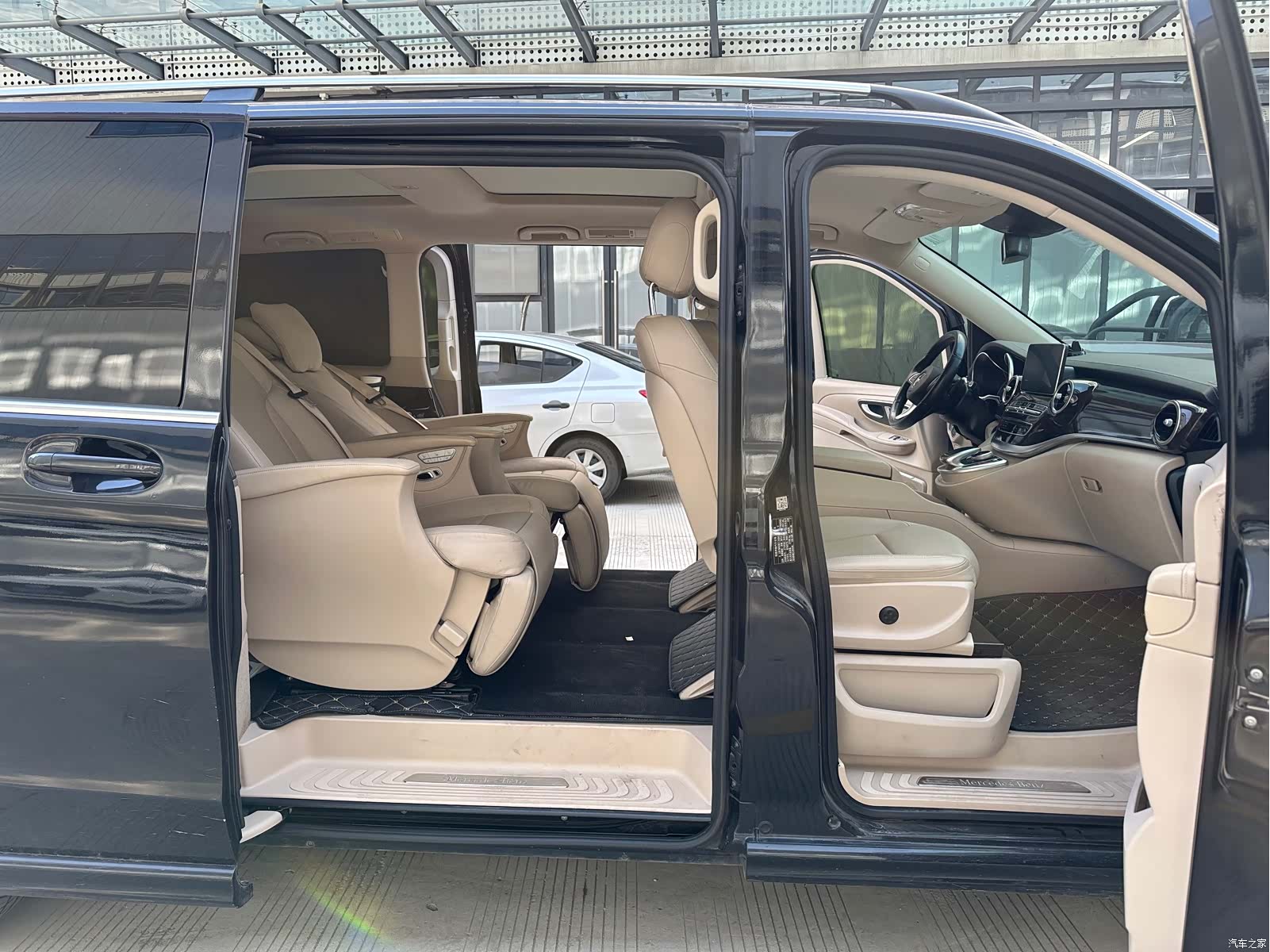 Mercedes-Benz V-Class, 2019 14