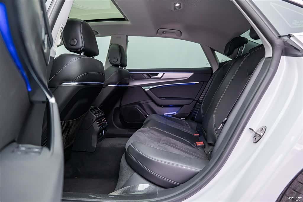 Audi A7L, 2022 11