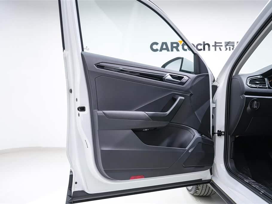 Volkswagen T-ROC exploring Songs