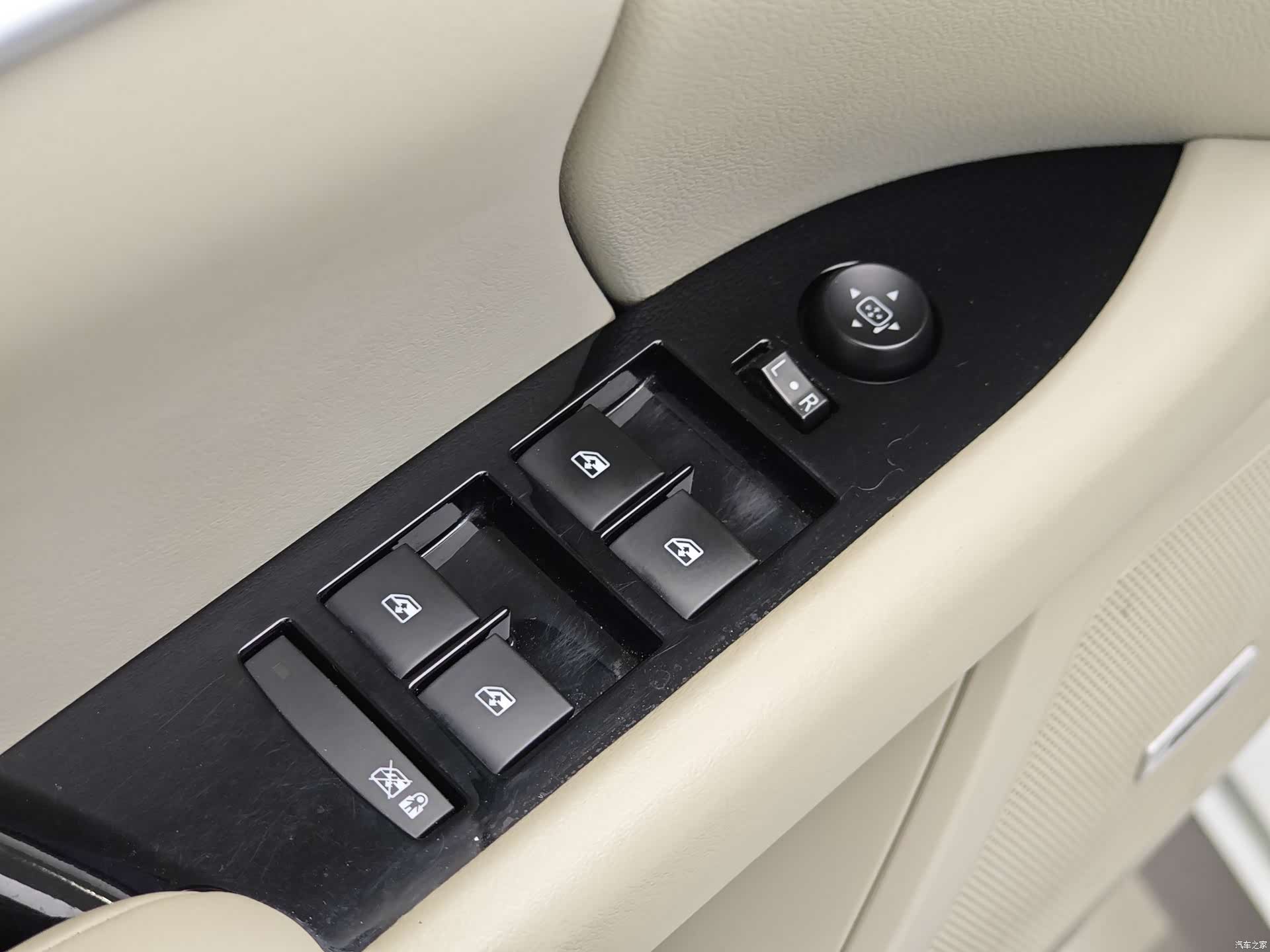 Cadillac XTS, 2015 10
