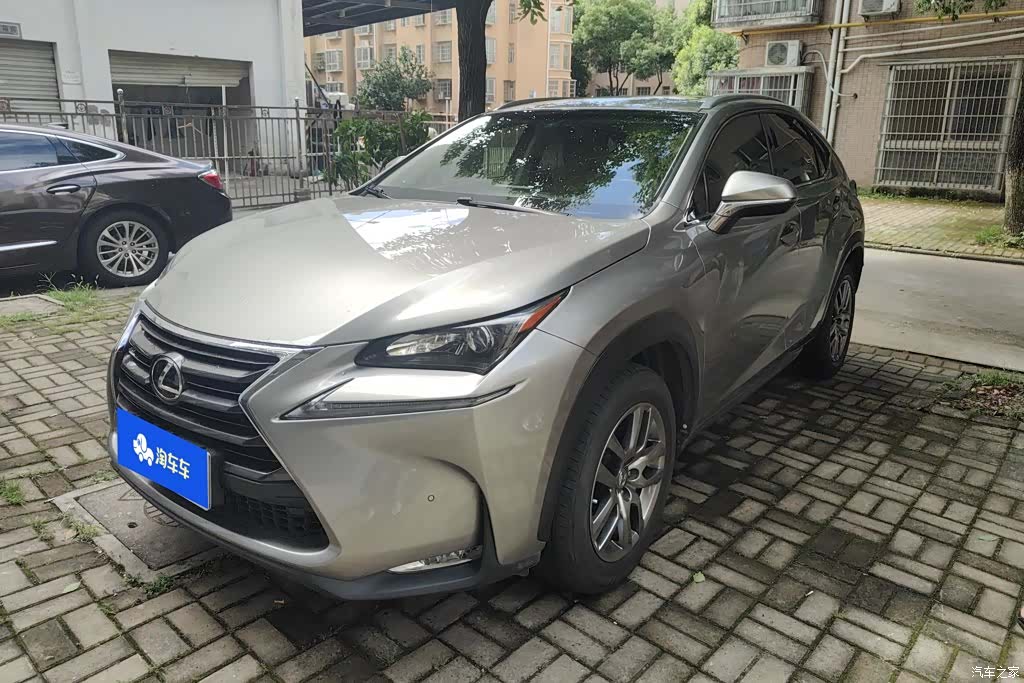 Lexus NX, 2015 1