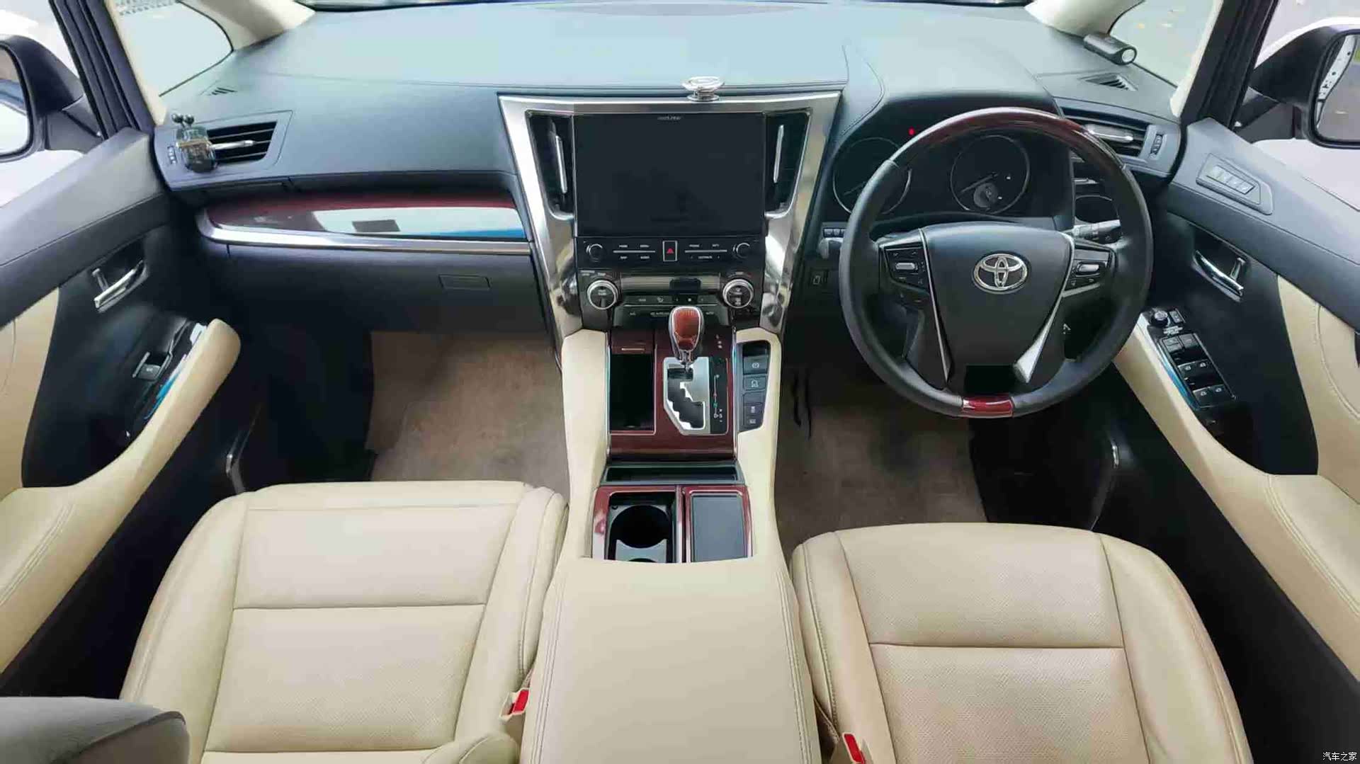 Toyota Alphard, 2019 13