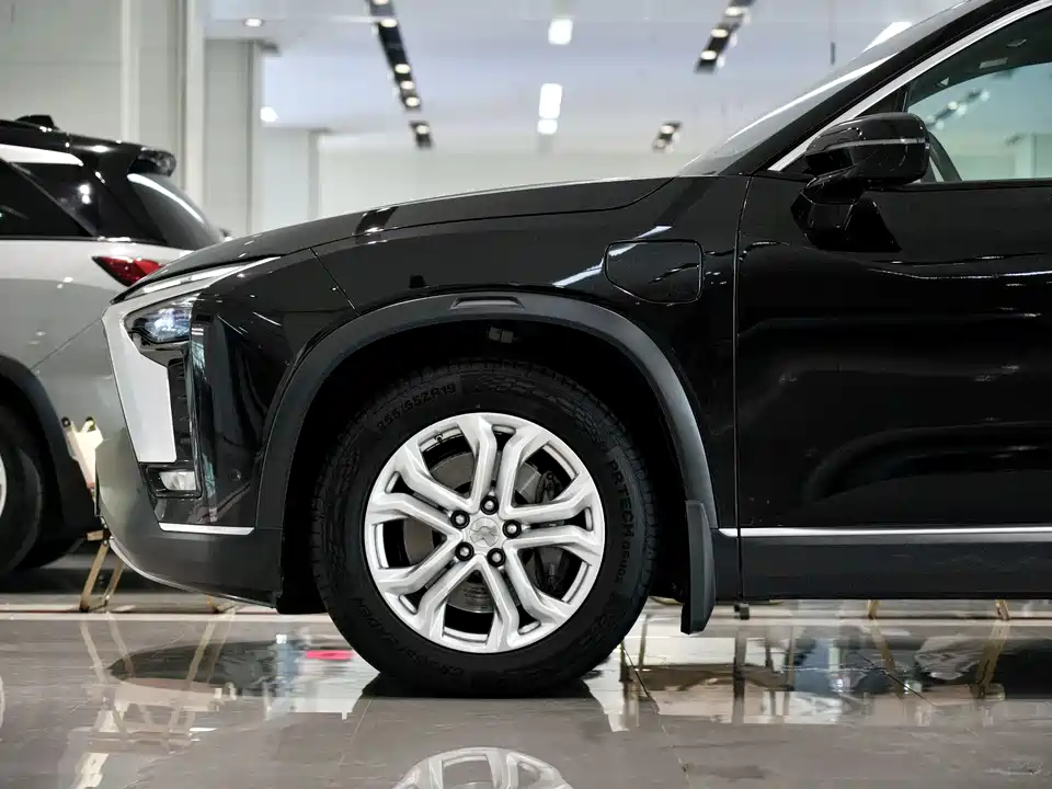 NIO ES8