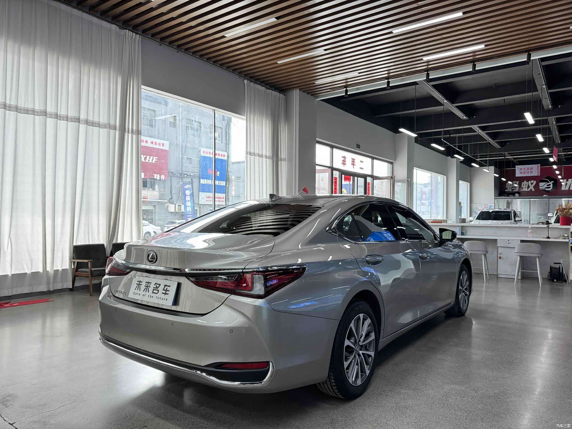 Lexus ES, 2023 16
