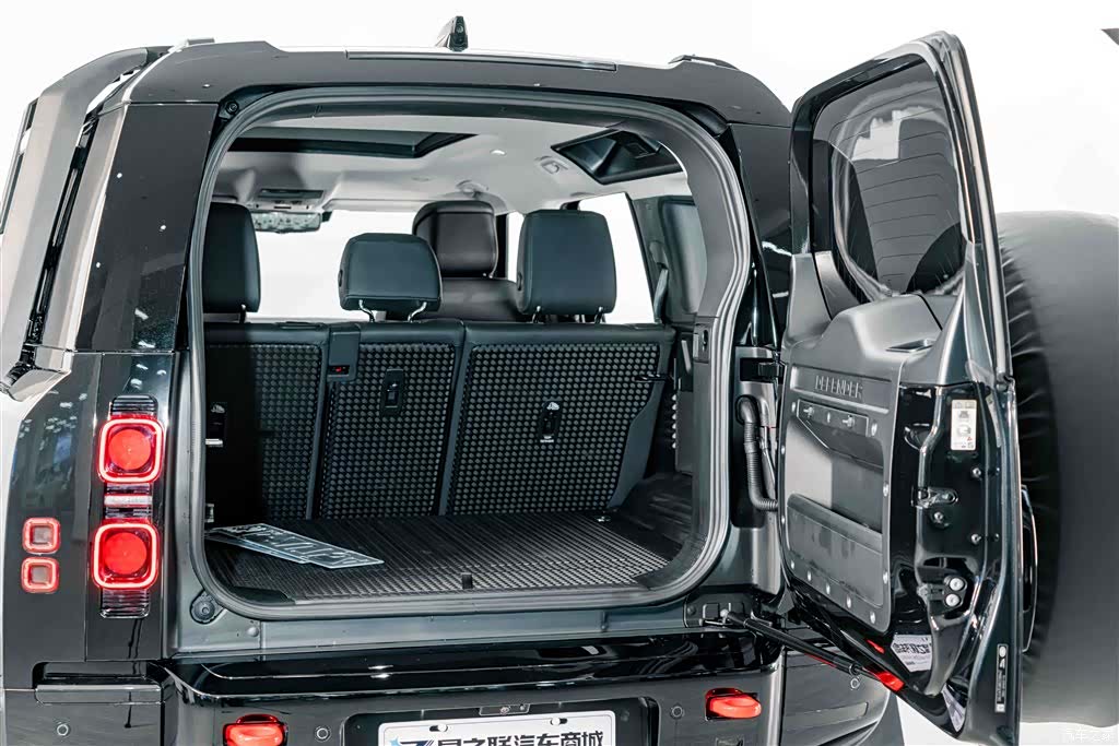 Land Rover Defender, 2024 29
