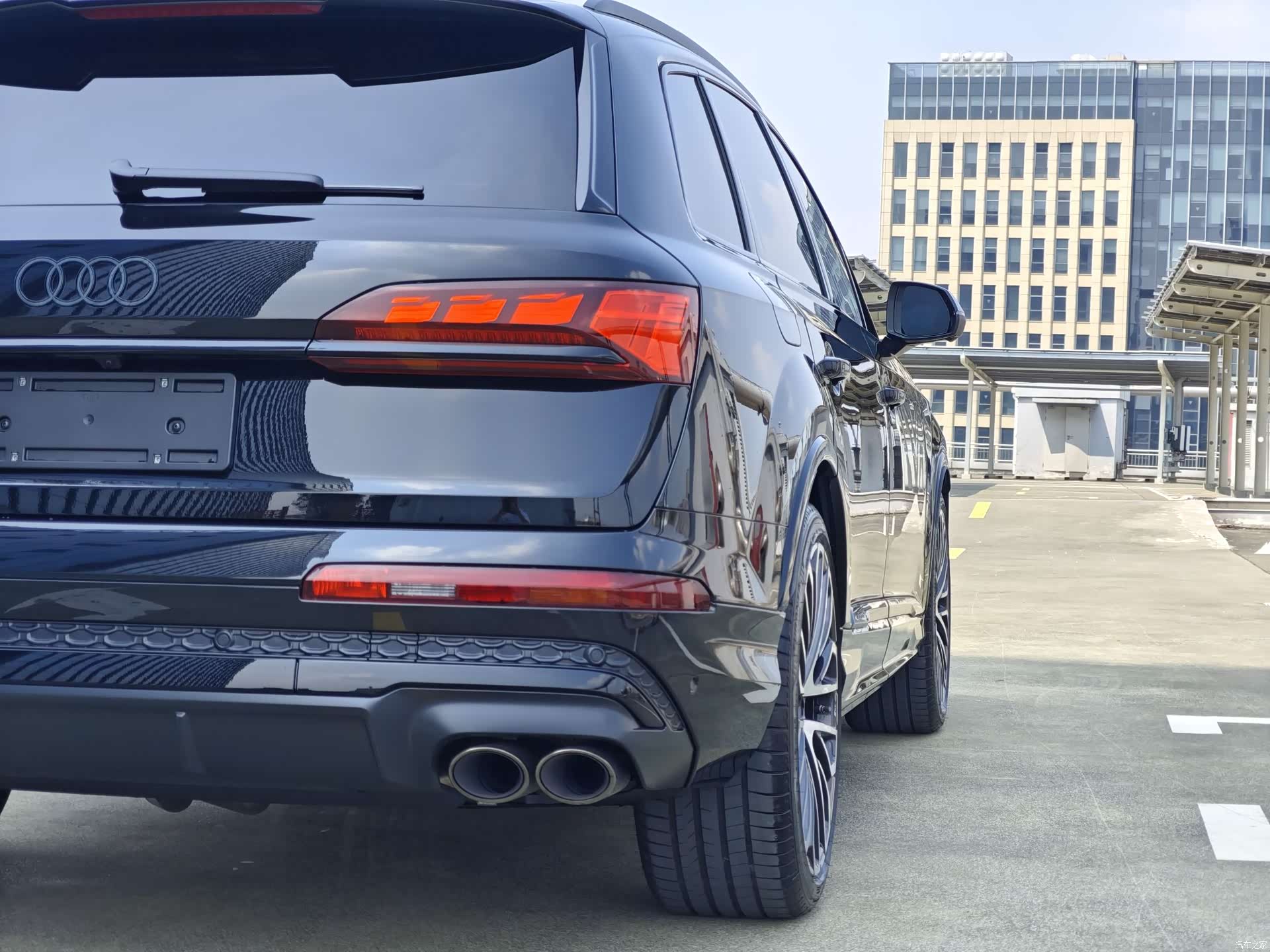 Audi Q7, 1900 6