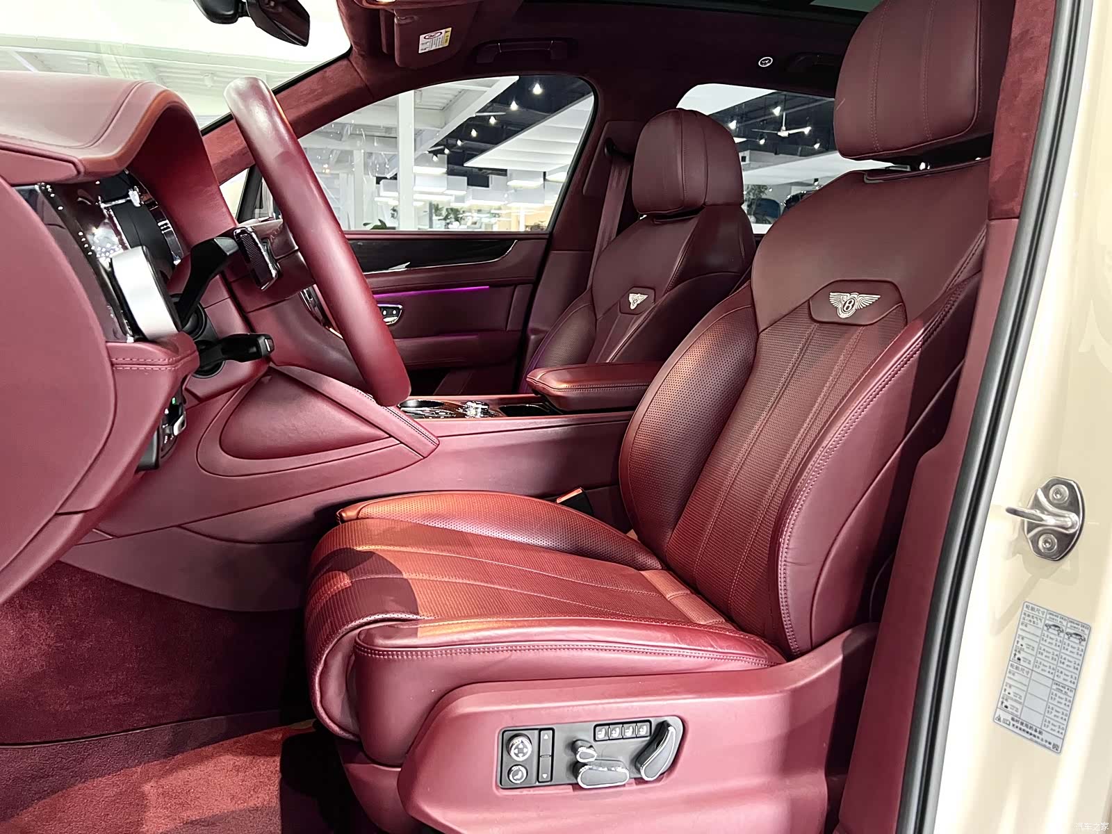 Bentley Bentayga, 2021 19