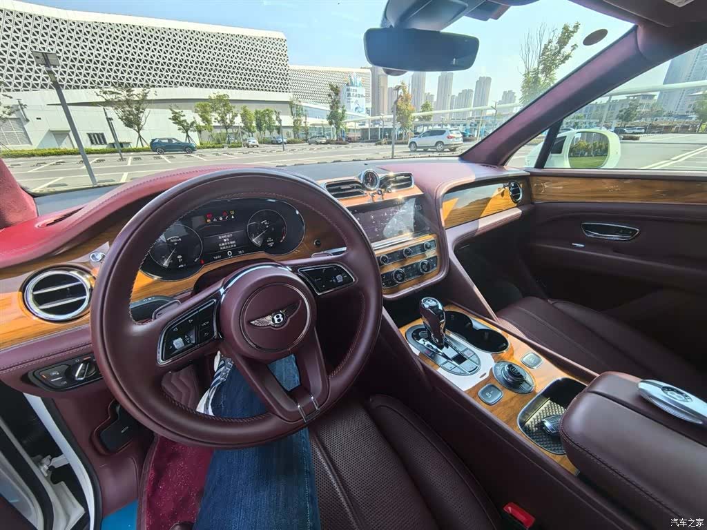 Bentley Bentayga, 2021 7