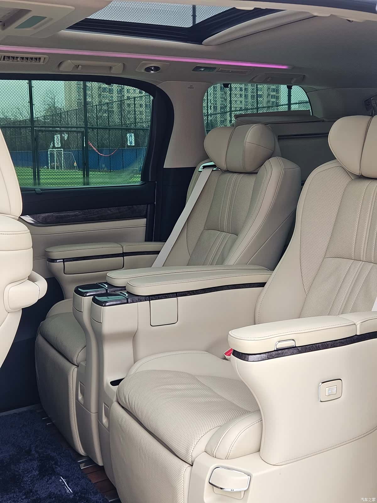 Toyota Vellfire, 2022 15