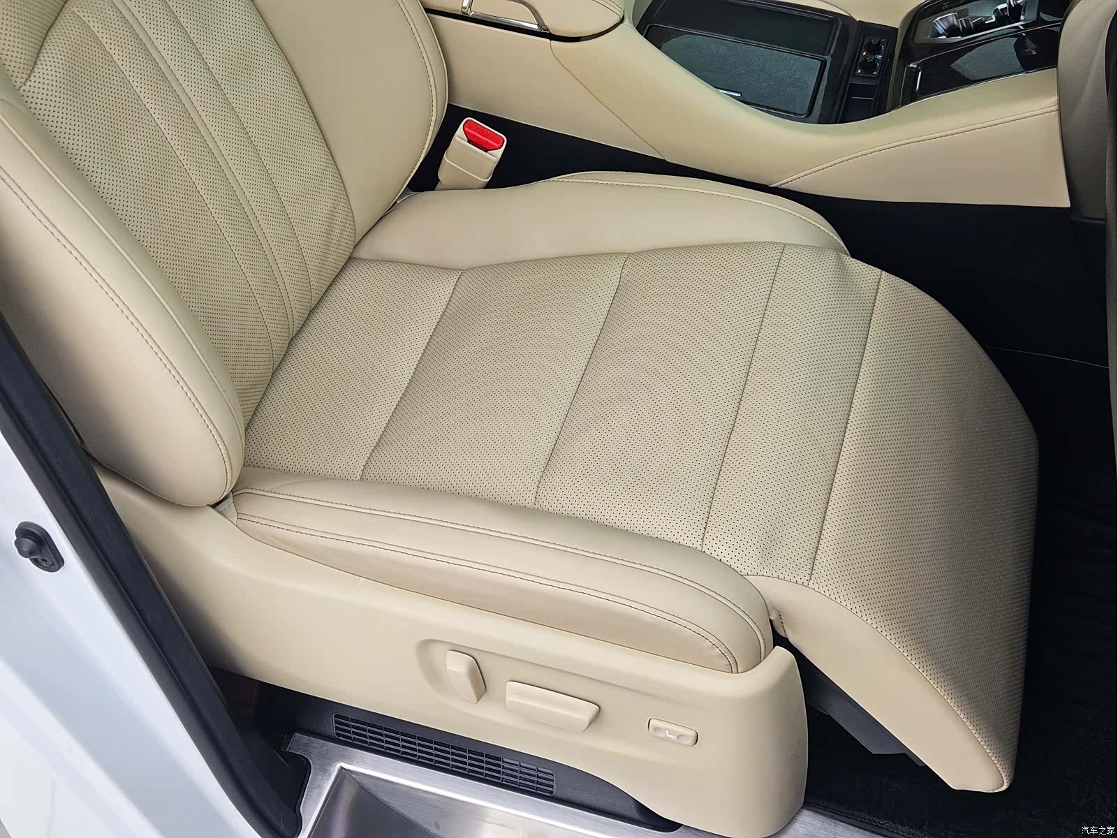 Toyota Vellfire, 2022 13
