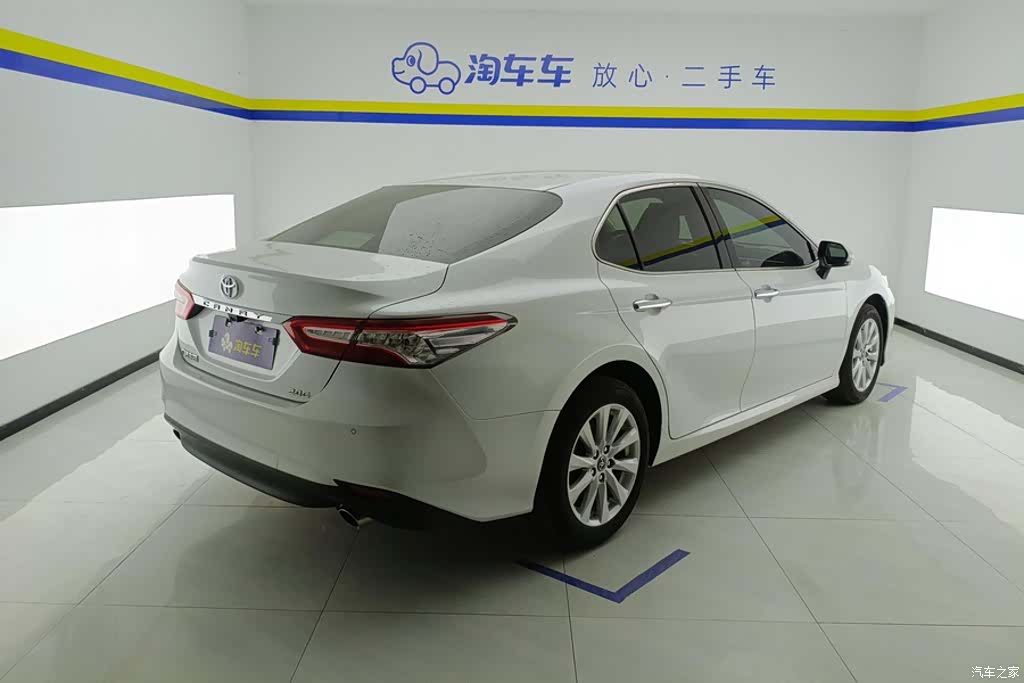 Toyota Camry, 2020 3