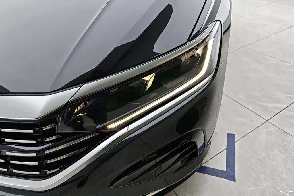 Volkswagen Passat, 2022 все фото