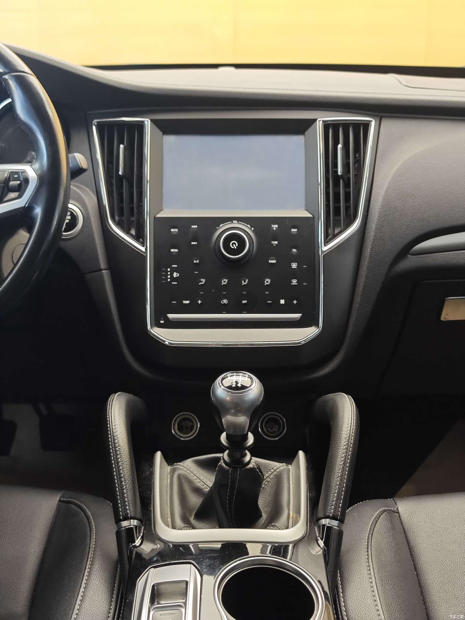 Zotye SR7, 2016 18