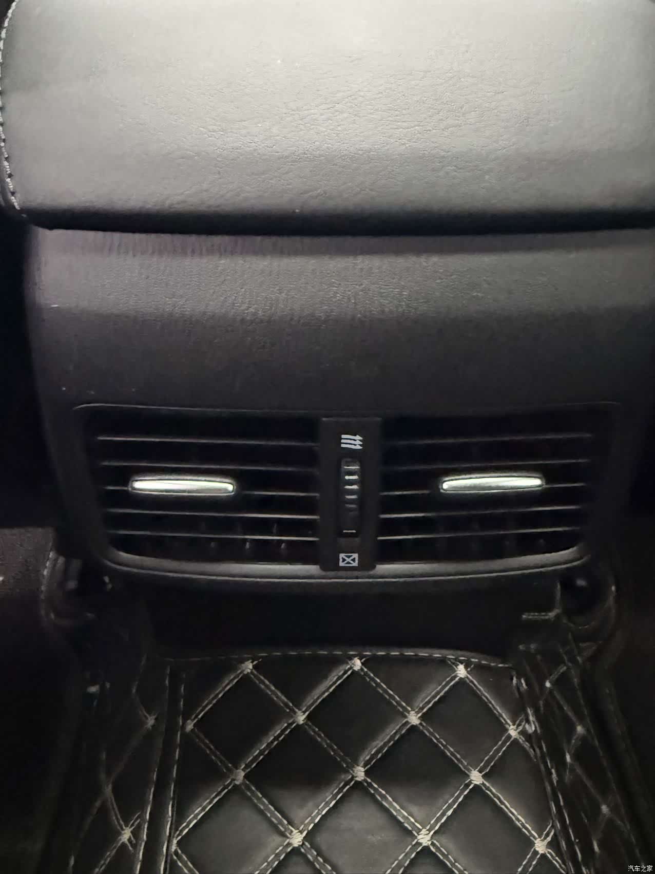 Mazda CX-4, 2023 15