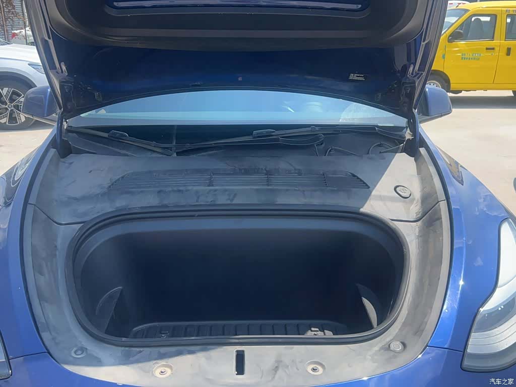 Tesla Model Y, 2021 11