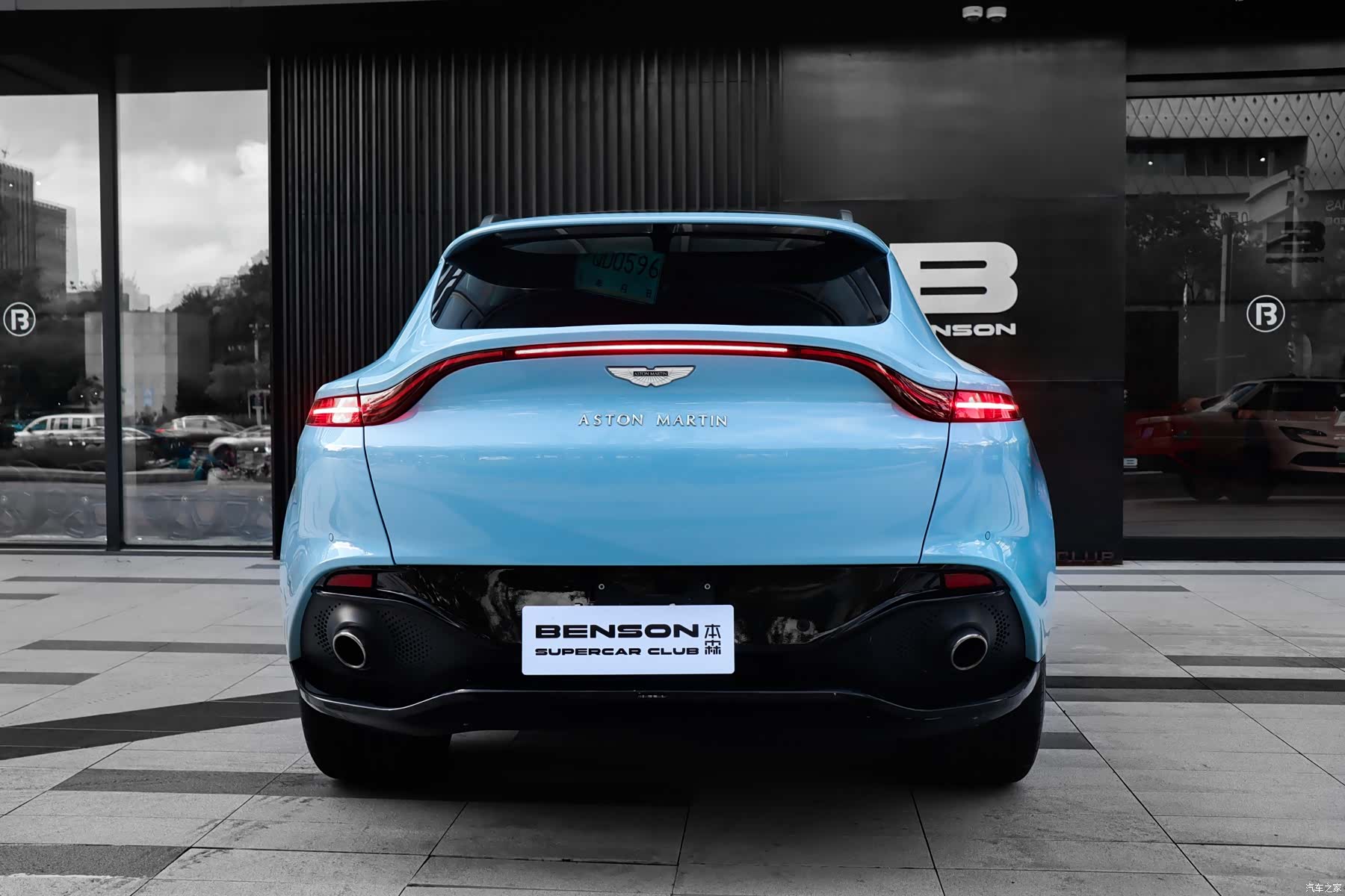 Aston Martin DBX, 2022 все фото
