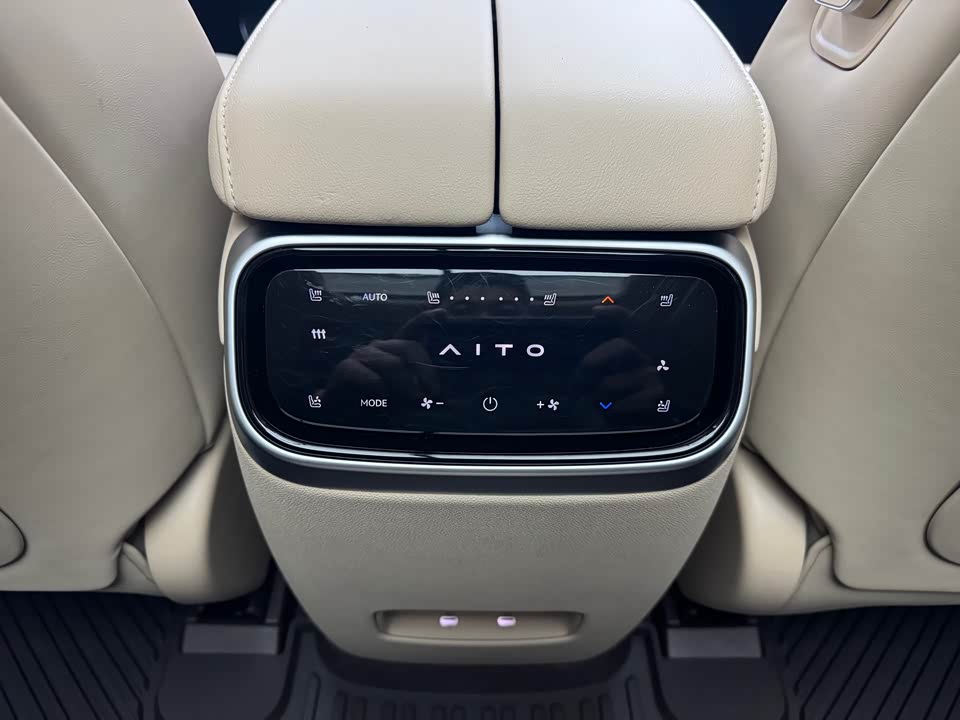 AITO Ask the world M7