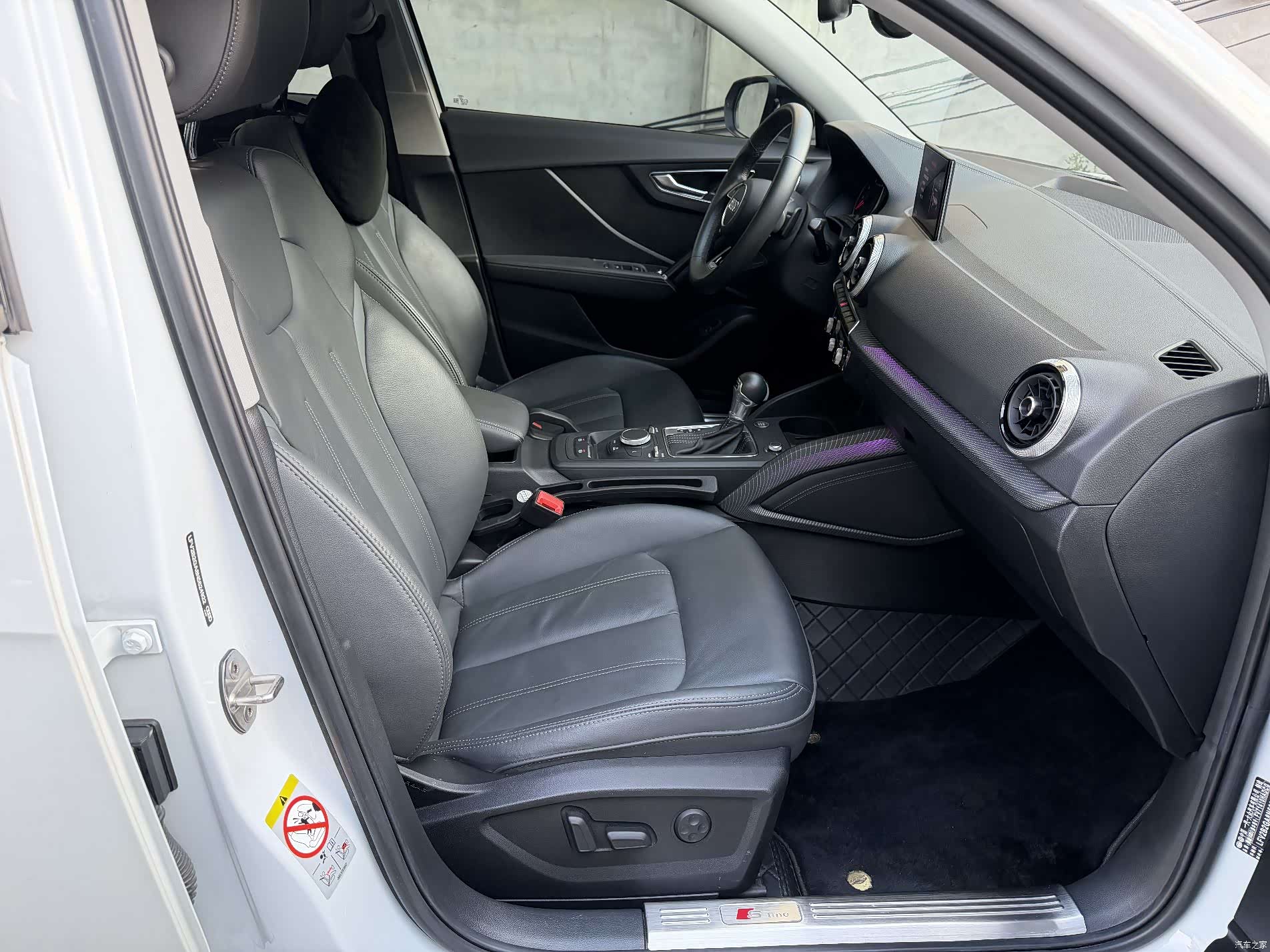 Audi Q2L, 2023 14