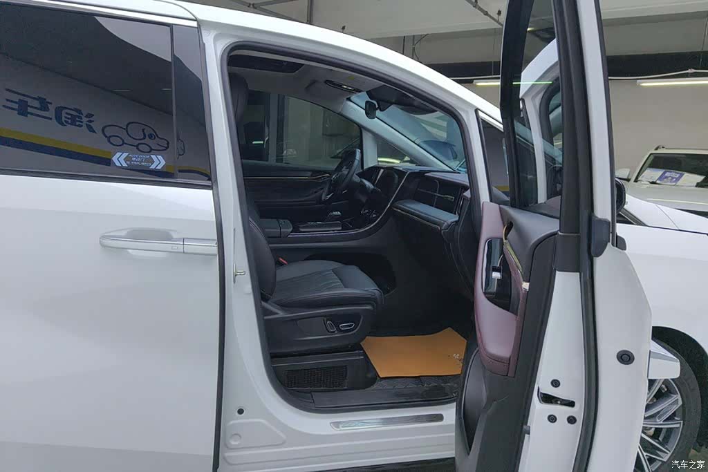 Trumpchi M8, 2023 8